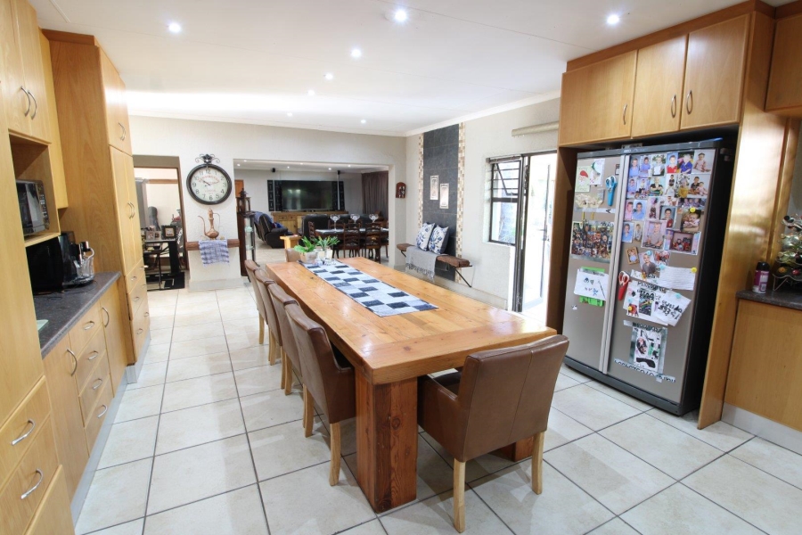 6 Bedroom Property for Sale in Doringkruin North West